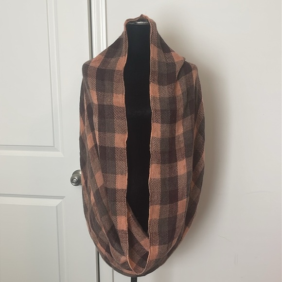 NWT Gaia Pretty Persuasions Infinity Brown Plaid Scarf Mini Throw NWT - Picture 1 of 5